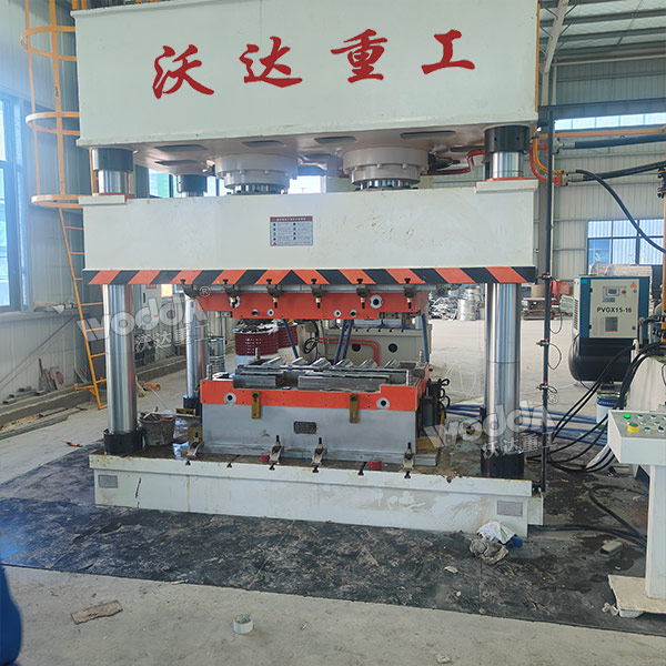 630吨复合材料成型液压机