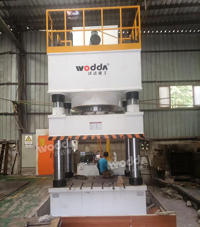 1600吨四柱压力机 1600吨四柱压力机