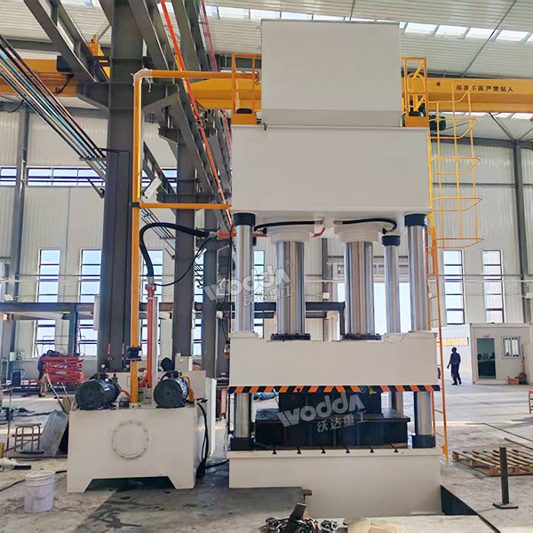 800吨四柱压力机现场 800吨四柱压力机现场