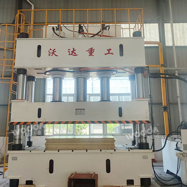 800吨复合材料成型液压机 800吨复合材料成型液压机