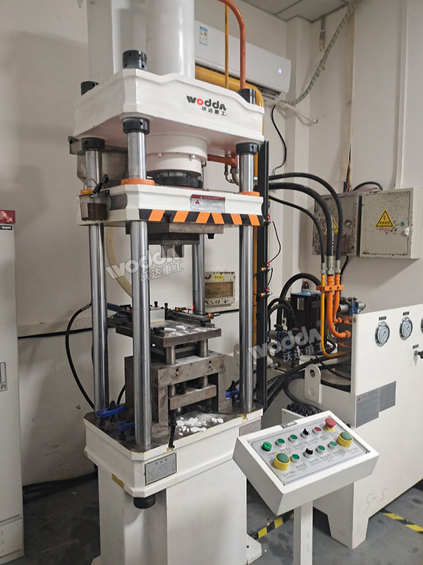 63吨四柱压力机 63吨四柱压力机