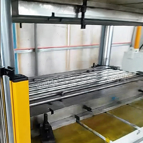 630吨四柱液压机冲压波纹板成型