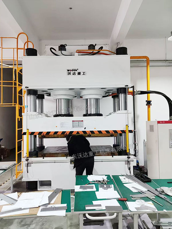 800吨电箱板材校平液压机