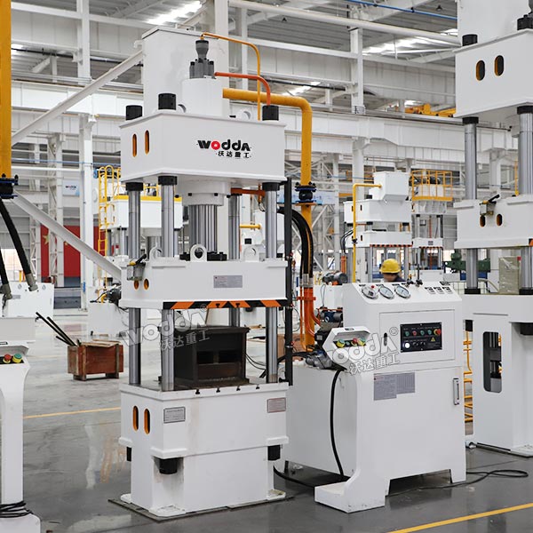 100吨四柱压力机