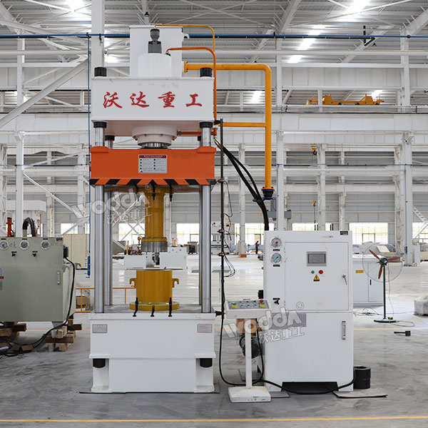 200吨四柱压力机