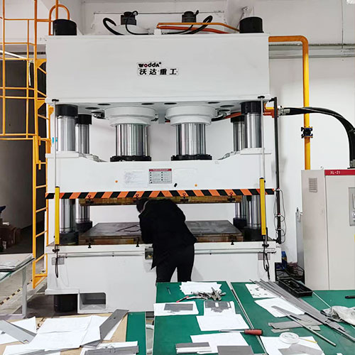 800吨电箱板材校平液压机