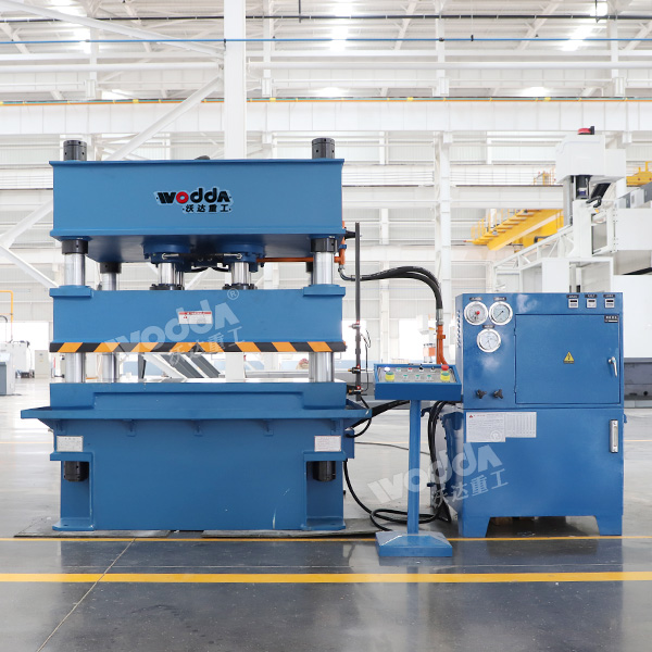 200吨四柱压力机