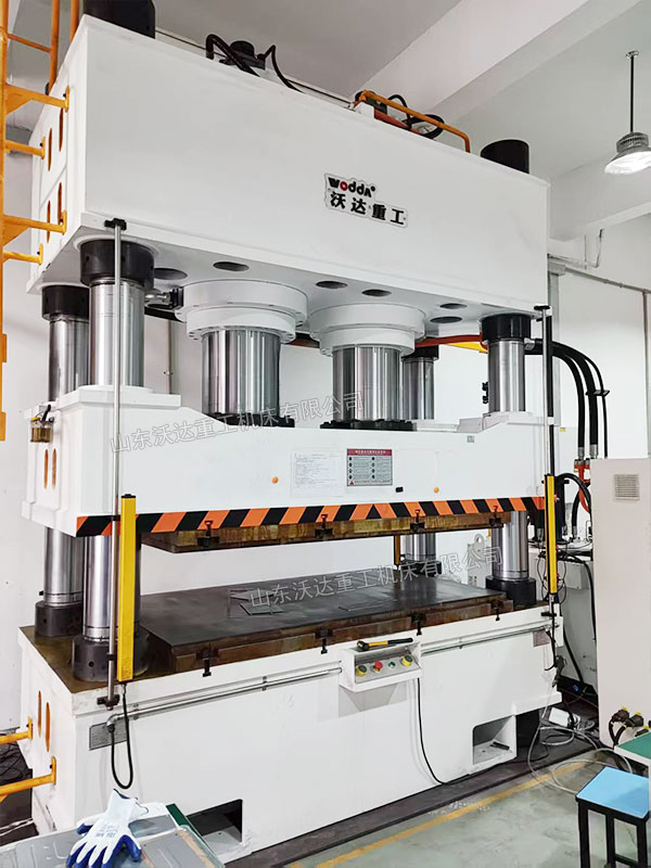 800吨四柱压力机