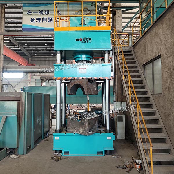 630吨热压弯头液压机现场