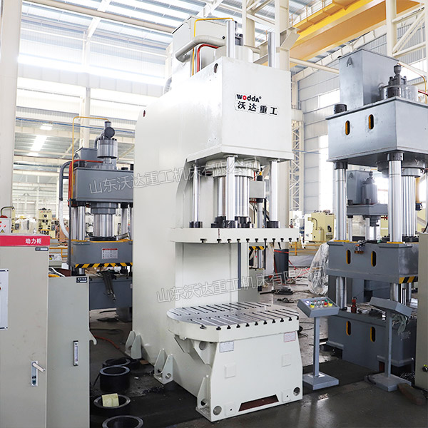 250吨单臂液压机车间实物