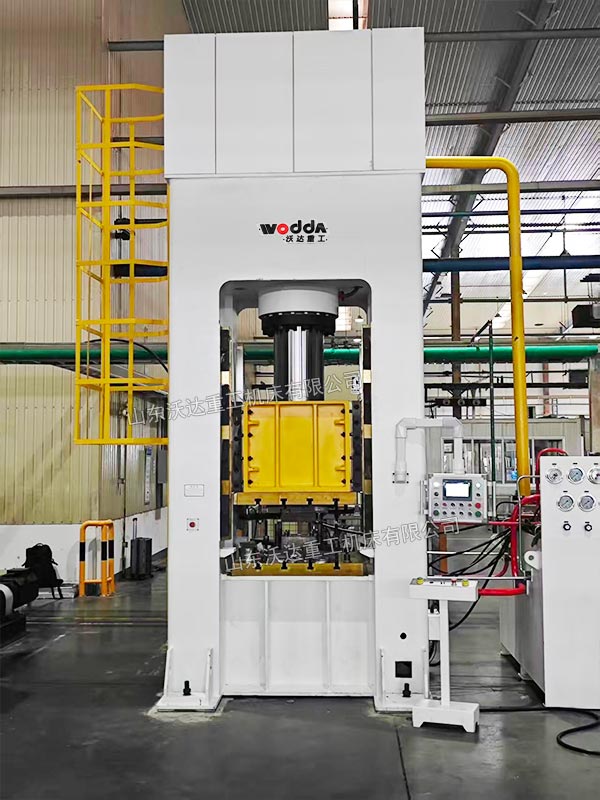 400吨汽车配件成型液压机现场 400吨汽车配件成型液压机现场