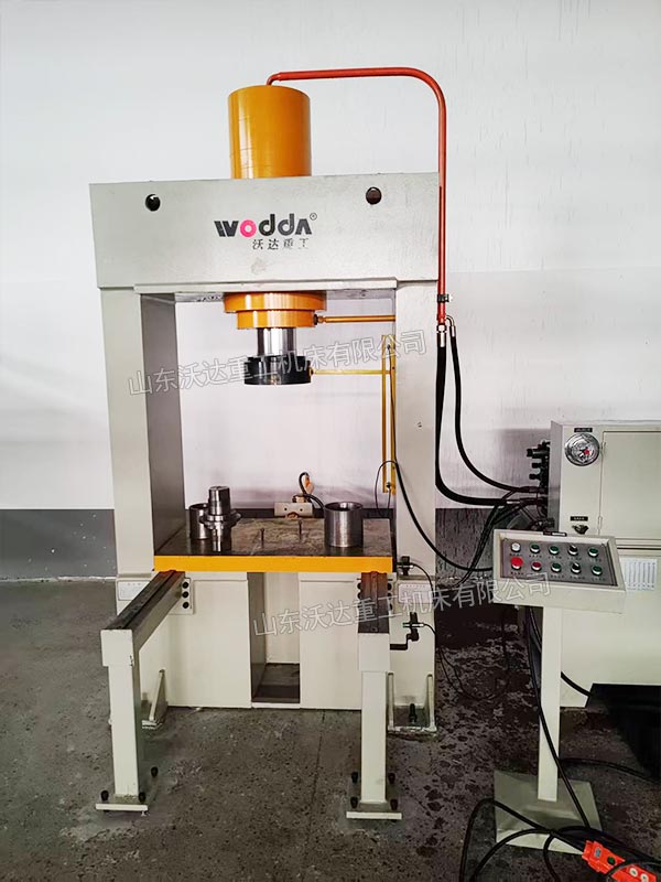 150吨电机轴承压装液压机现场 150吨电机轴承压装液压机现场