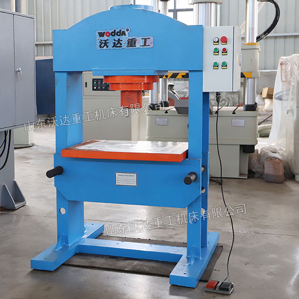 150吨龙门油压机