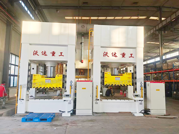 500吨框架式液压机现场