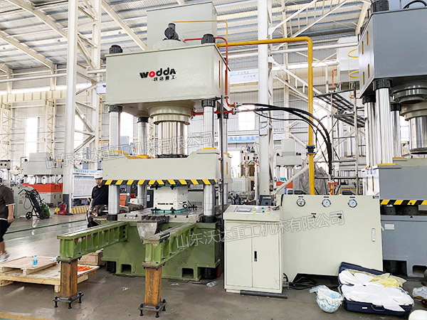 630吨四柱压力机带移动工作台