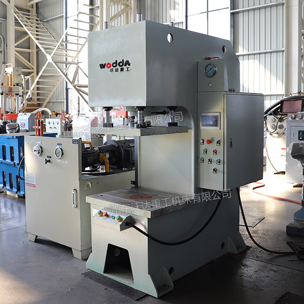 40吨单柱液压机 40吨单柱液压机