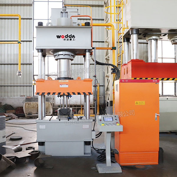 250吨四柱液压机