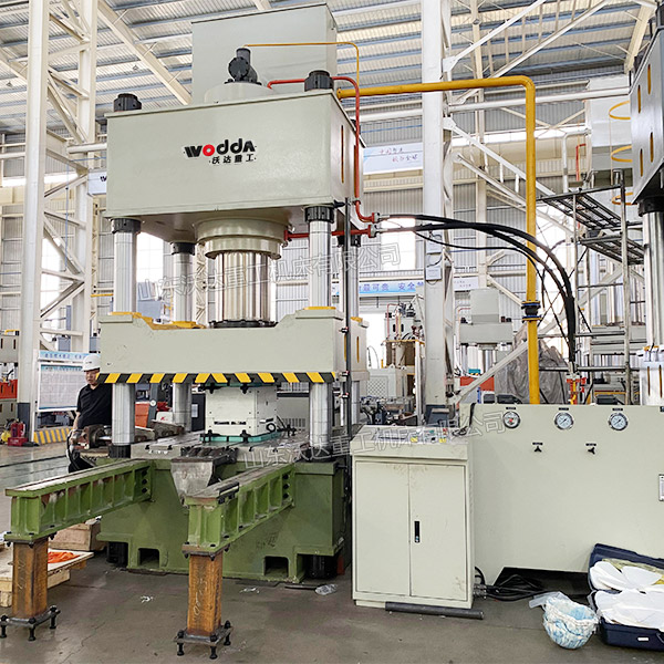 630吨防弹头盔成型液压机