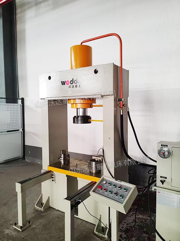 150吨龙门压力机安装完成 150吨龙门压力机安装完成