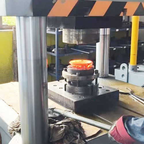 315吨高颈法兰热锻液压机