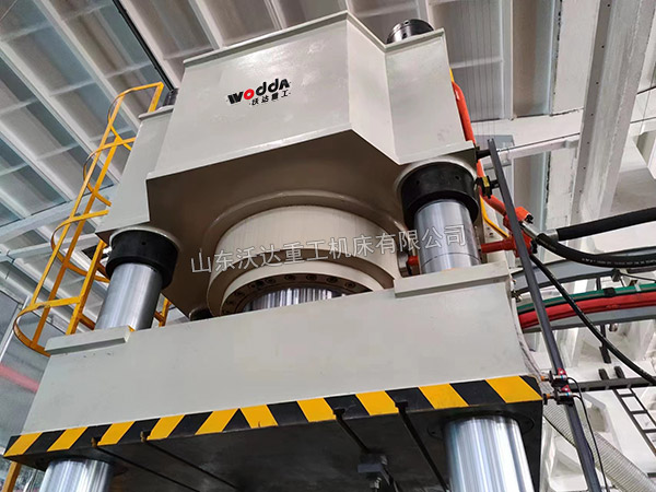 1000吨陶瓷粉末成型液压机现场