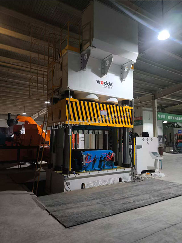 3000吨塑料托盘液压机现场