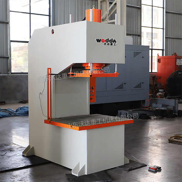 63吨单臂液压机车间实物 63吨单臂液压机车间实物