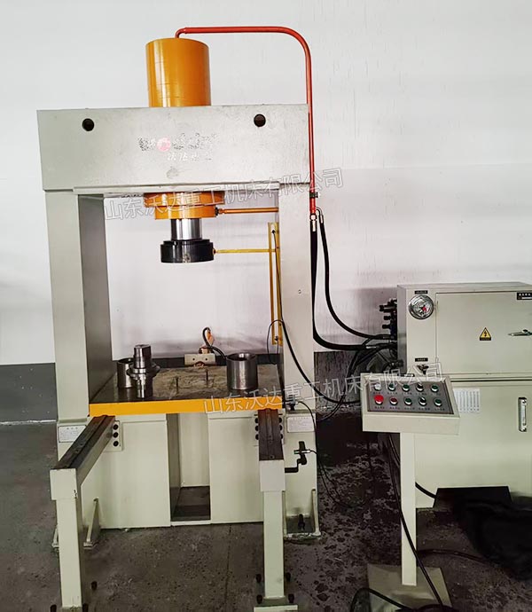 150吨移动式龙门压力机 150吨移动式龙门压力机