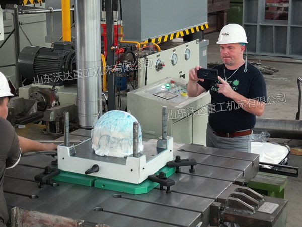 防弹头盔模压成型