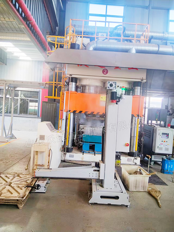 1600吨木屑托盘液压机