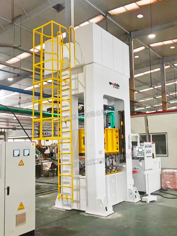 400吨框架式压力机安装完成 400吨框架式压力机安装完成