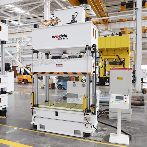 200吨四柱液压机