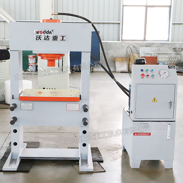 100吨龙门液压机