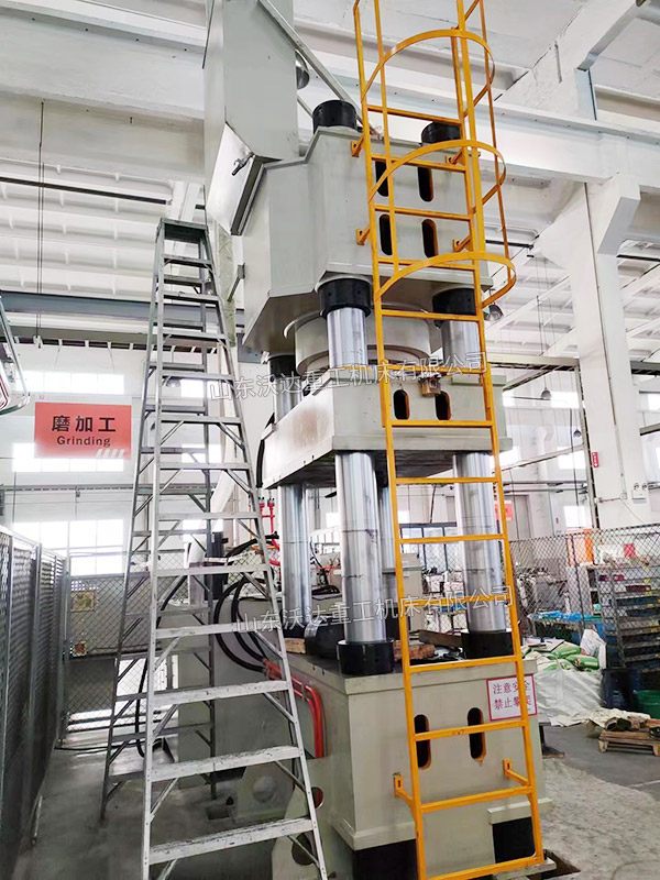 1000吨陶瓷粉末成型液压机安装完成