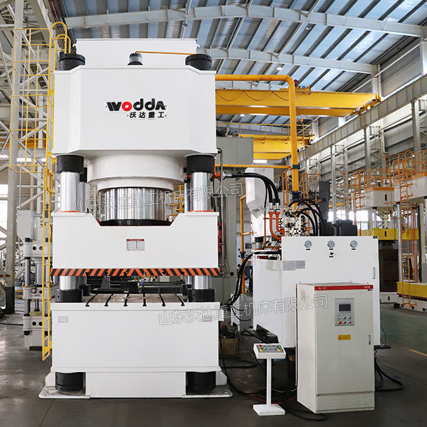 2500吨半挂车鞍座冲压成型液压机车间实物 2500吨半挂车鞍座冲压成型液压机车间实物