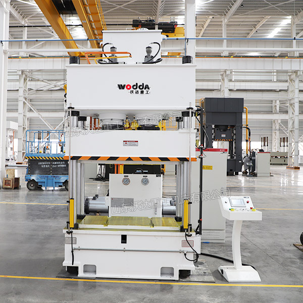 200吨四柱压力机