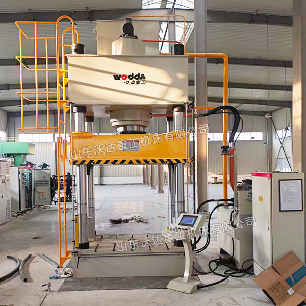 500吨四柱液压机现场