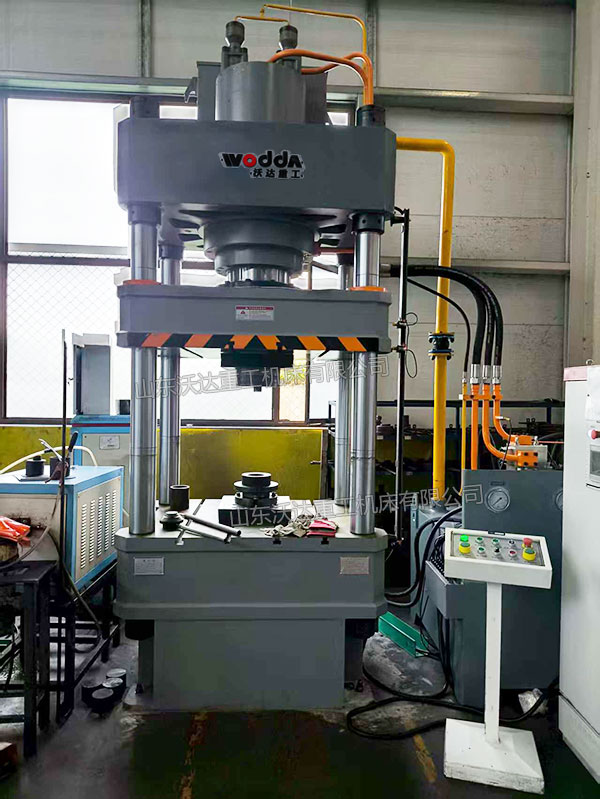 315吨高颈法兰热锻液压机