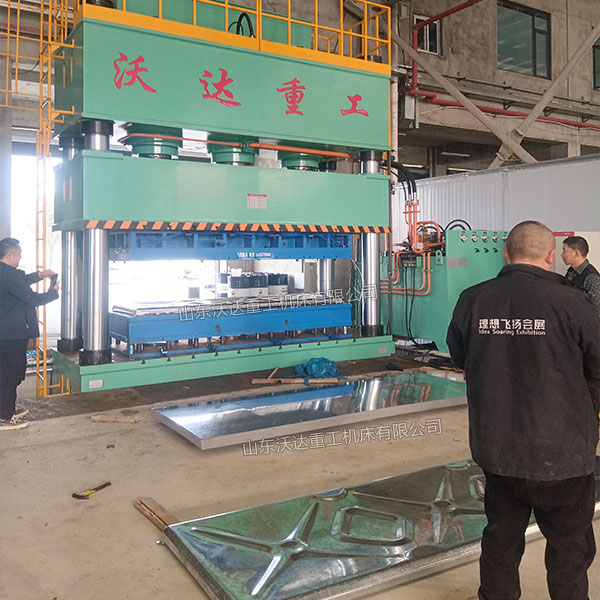 1250吨不锈钢水箱板拉伸液压机