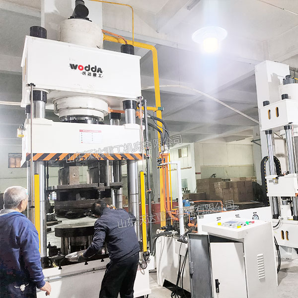 315吨四柱液压机 315吨四柱液压机