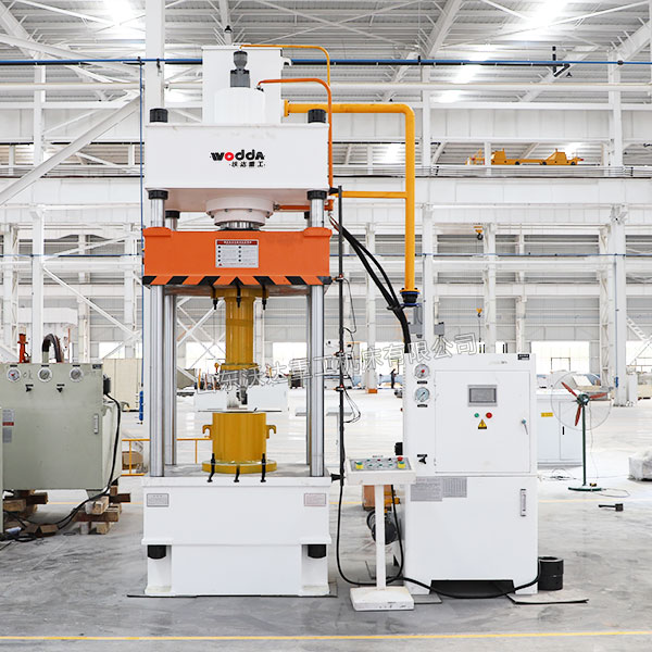 200吨四柱液压机