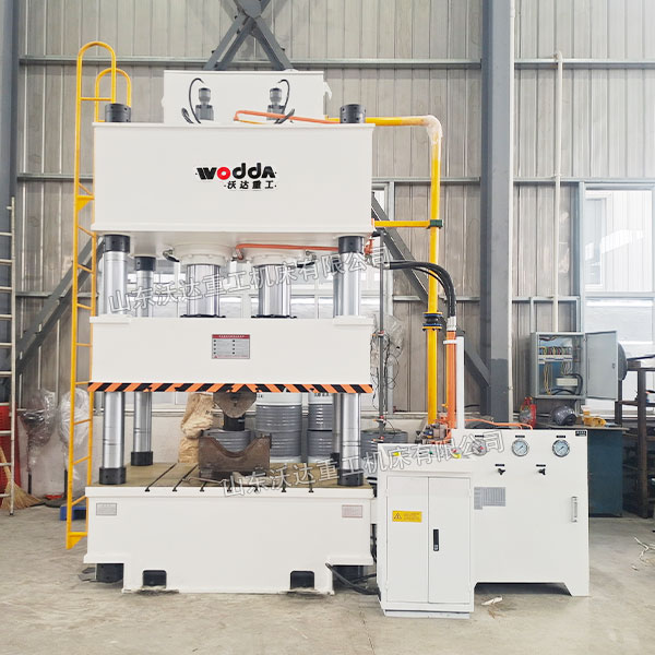 400吨钢板折弯液压机现场