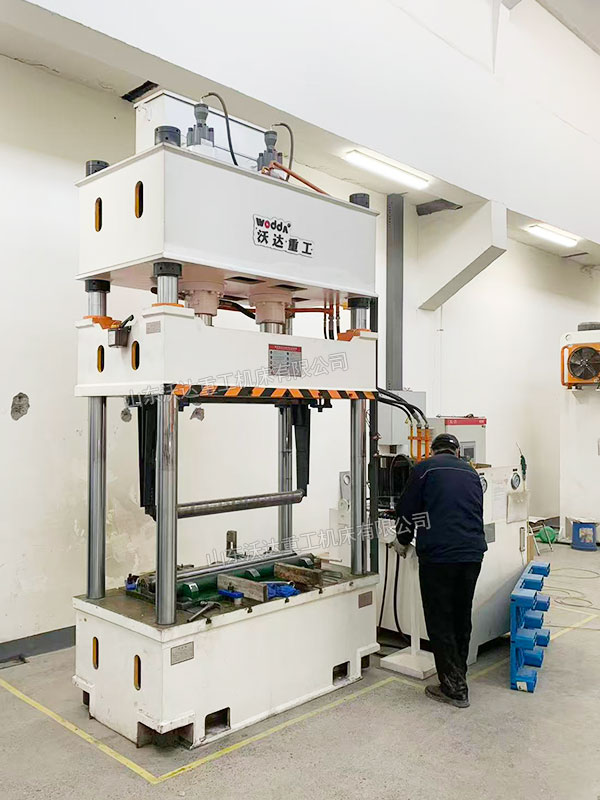 200吨四柱液压机 200吨四柱液压机