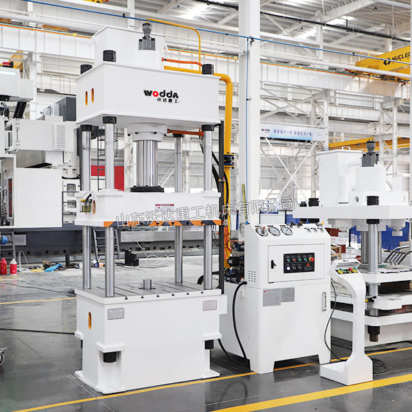 100吨四柱液压机车间实物