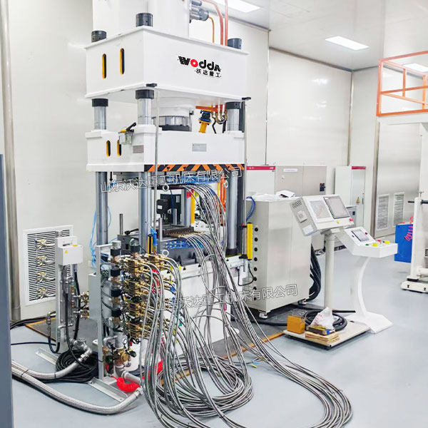 200吨复合材料成型液压机 200吨复合材料成型液压机