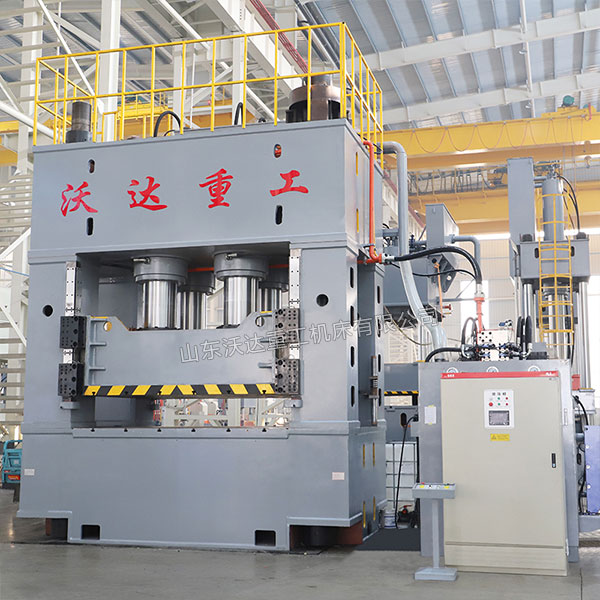 2000吨框架式液压机车间实物