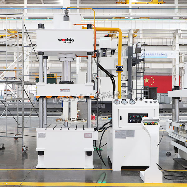 100吨四柱液压机