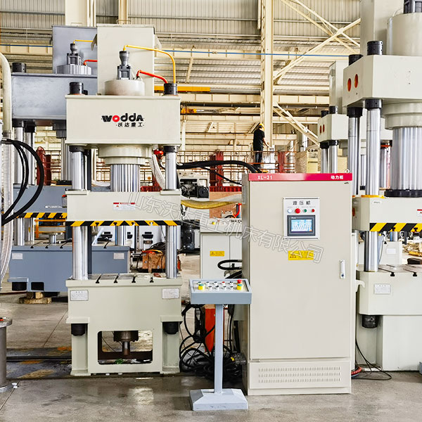 150吨四柱液压机