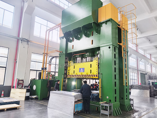 3600吨框架式液压机 3600吨框架式液压机