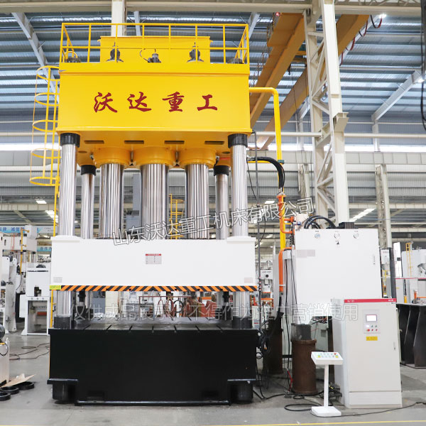 2000吨四柱液压机车间实物